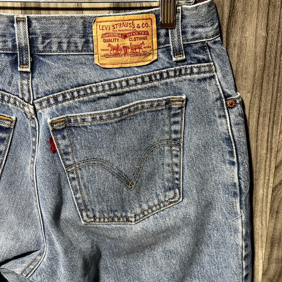 Levis Jeans Women’s 12M Blue 550 Relaxed, Tapered Denim - Picture 11 of 12